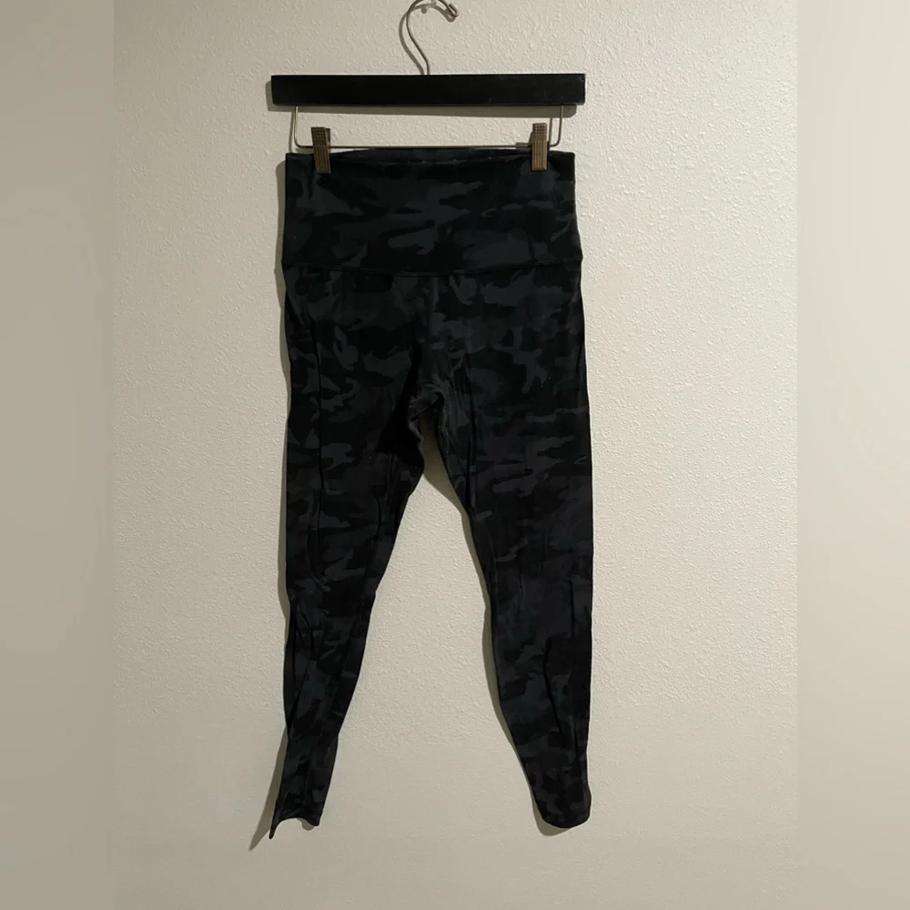 Lululemon black camo aligns - Picture 1 of 2